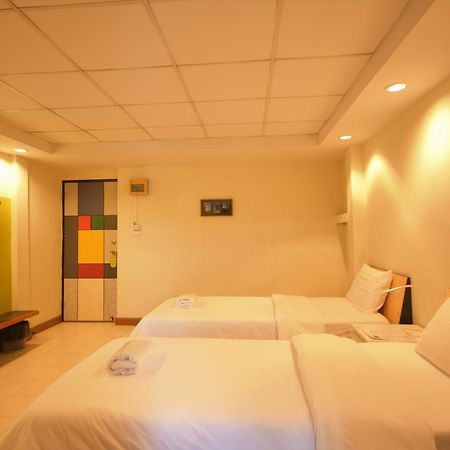 Room At Prachachuen Nonthaburi Buitenkant foto