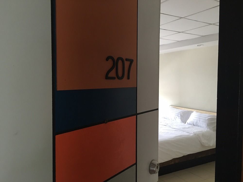 Room At Prachachuen Nonthaburi Buitenkant foto