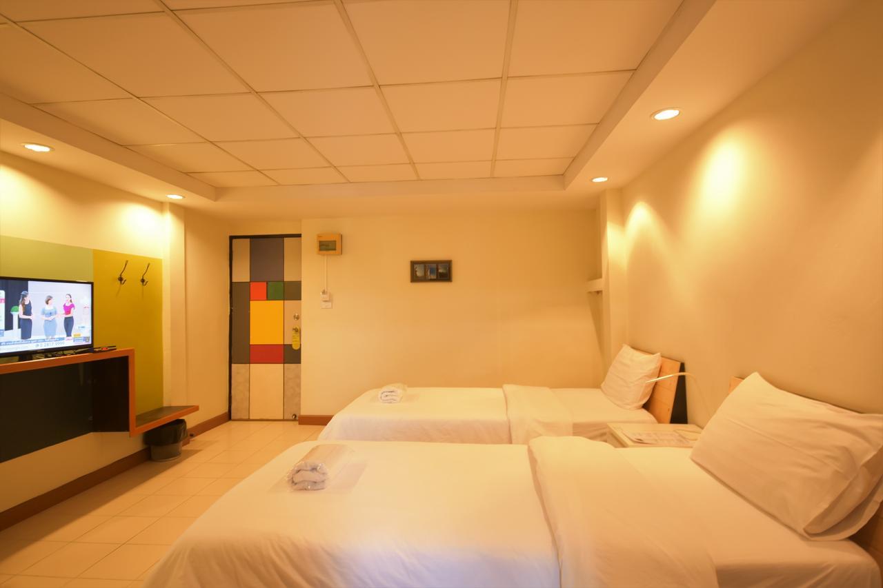 Room At Prachachuen Nonthaburi Buitenkant foto