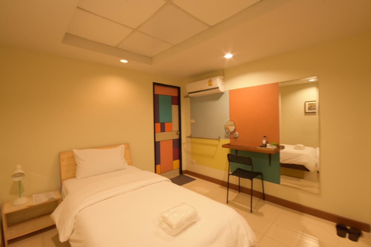 Room At Prachachuen Nonthaburi Buitenkant foto