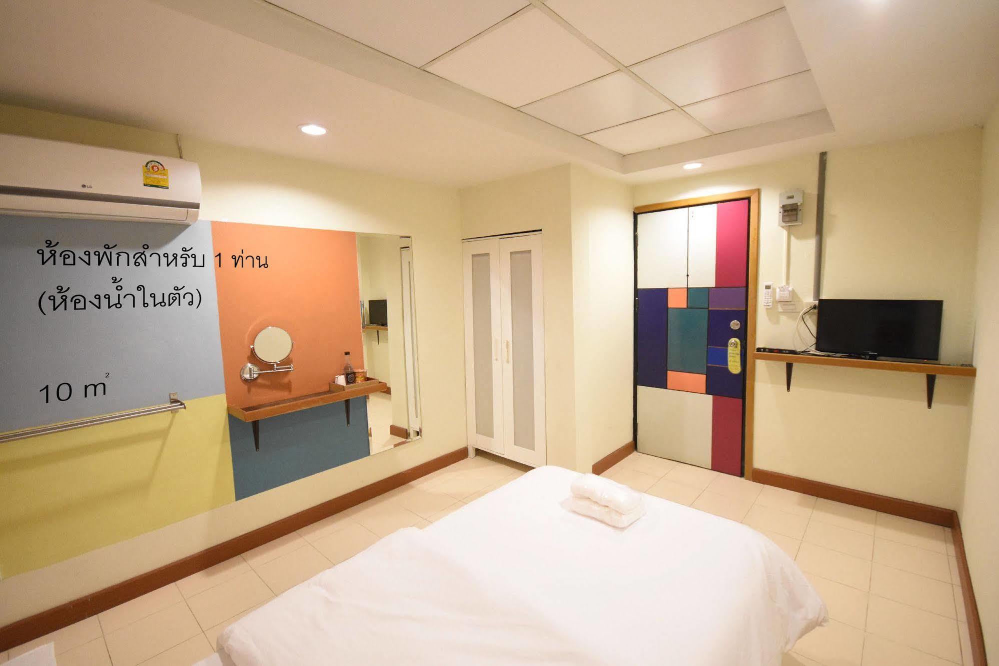 Room At Prachachuen Nonthaburi Buitenkant foto