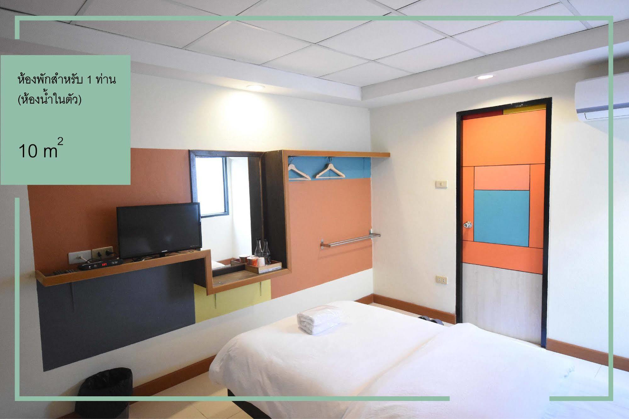 Room At Prachachuen Nonthaburi Buitenkant foto