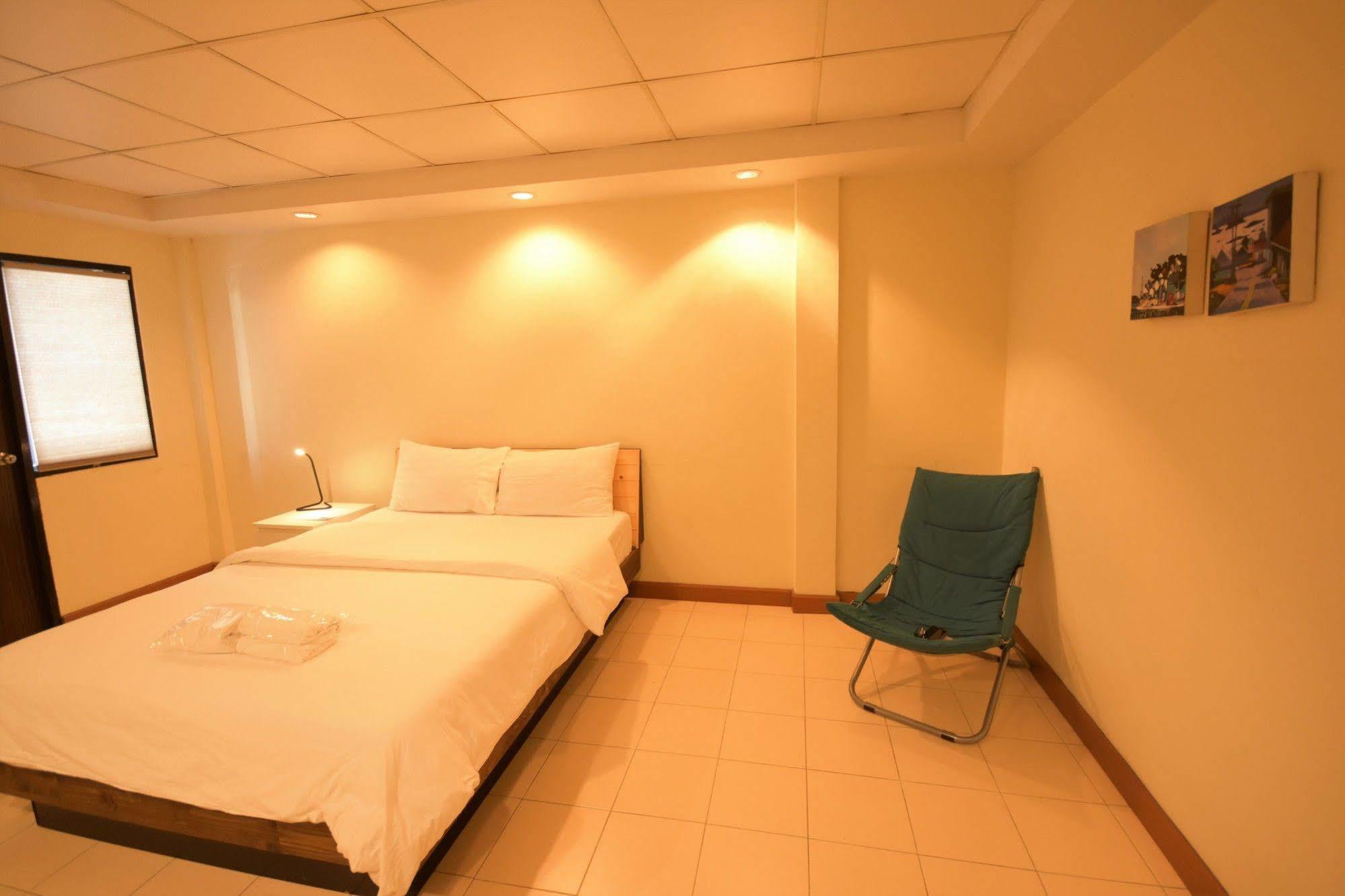 Room At Prachachuen Nonthaburi Buitenkant foto