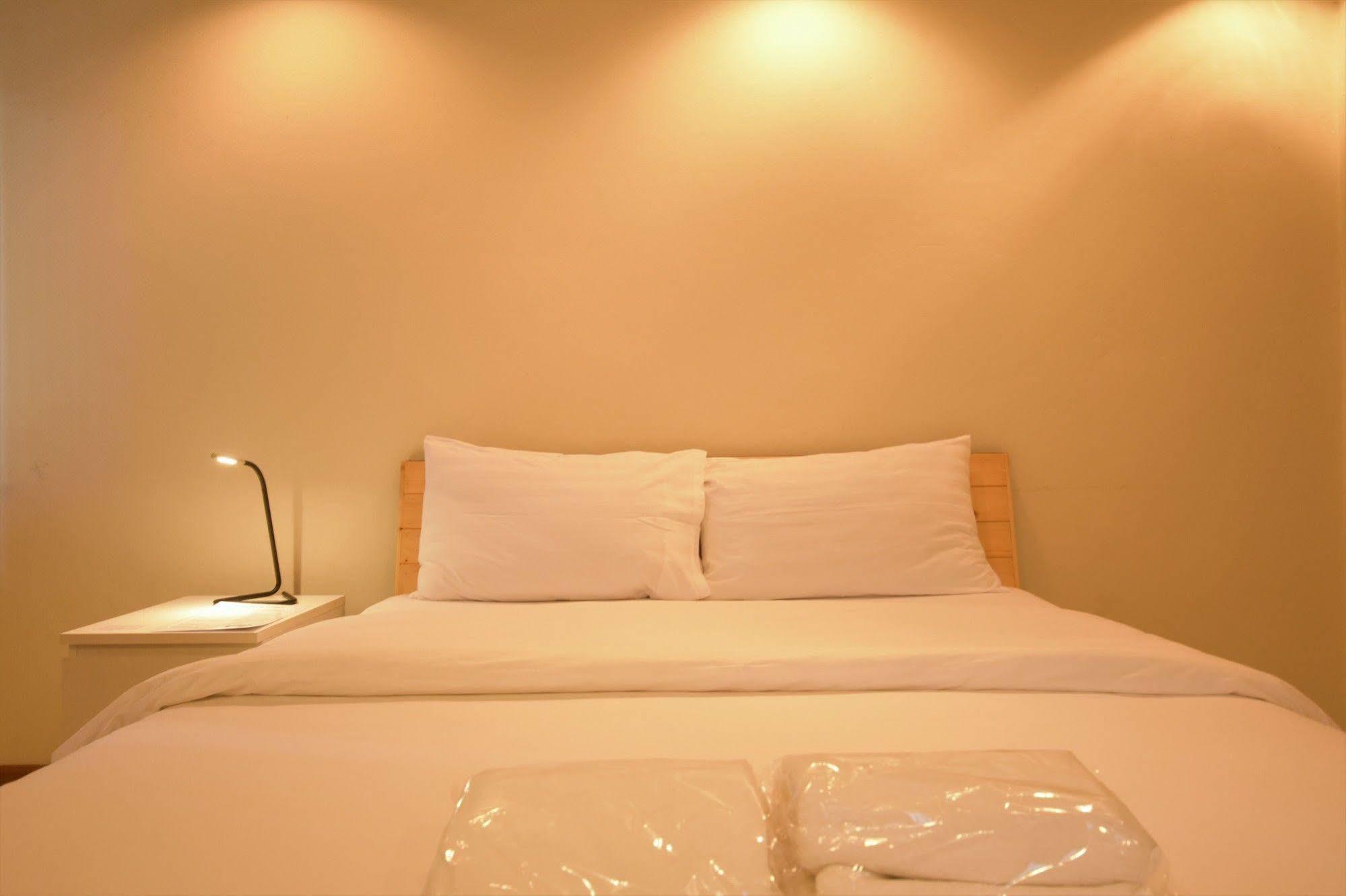 Room At Prachachuen Nonthaburi Buitenkant foto