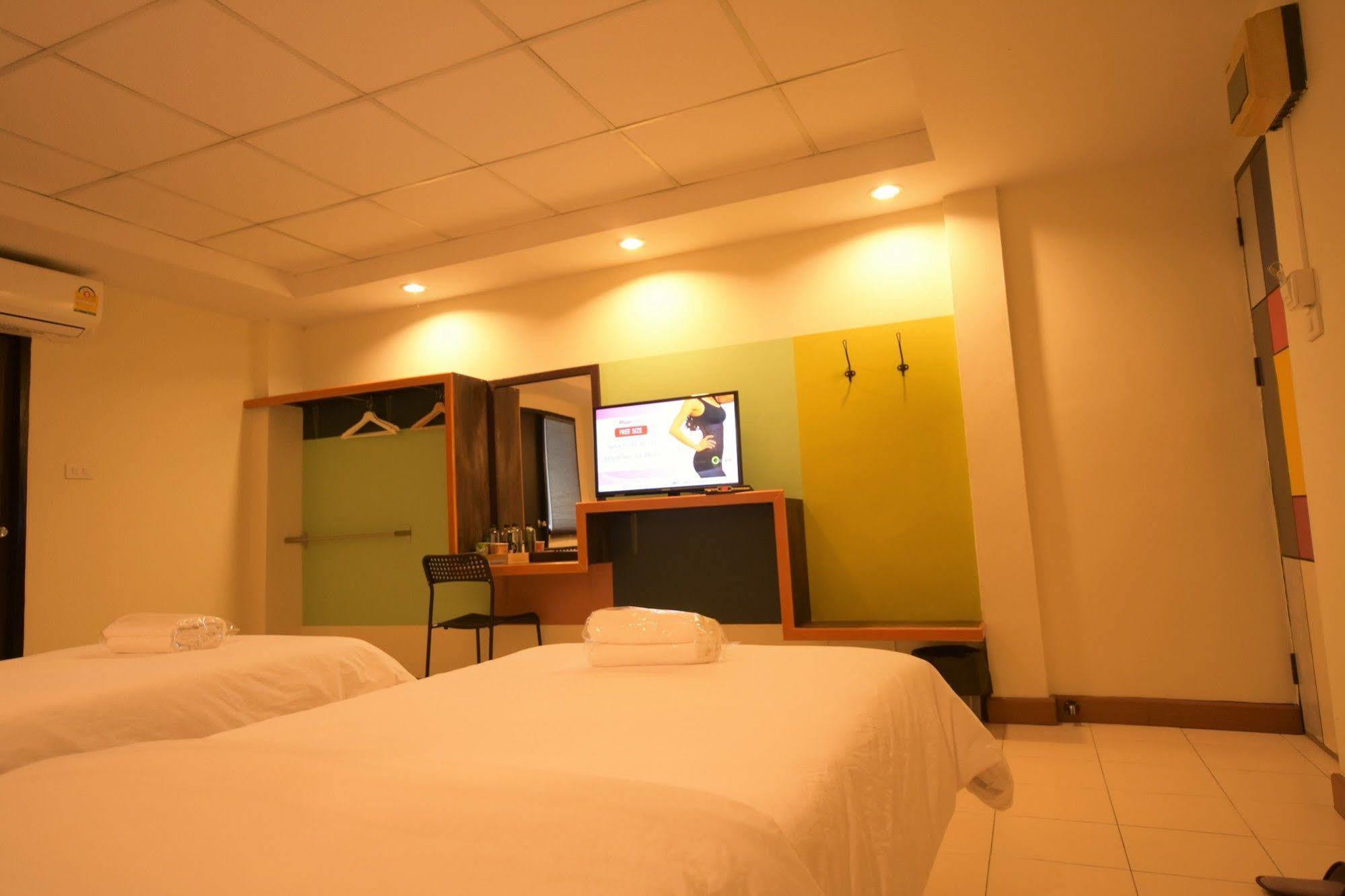 Room At Prachachuen Nonthaburi Buitenkant foto